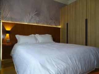 Cozy Top-Floor Apartment with Balcony & City Views near United Nations Office - 1