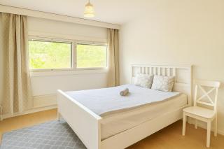 Cozy 2-Bedroom Apartment- 300m to Metro & Shops - 9