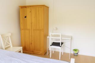 Cozy 2-Bedroom Apartment- 300m to Metro & Shops - 4