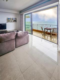 Large Seafront 3-Bedroom Apartment in Sliema with Stunning Views and Parking SV 5 - 5