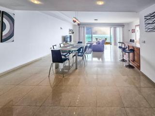 Large Seafront 3-Bedroom Apartment in Sliema with Stunning Views and Parking SV 5 - 6