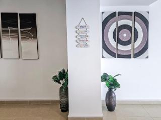 Large Seafront 3-Bedroom Apartment in Sliema with Stunning Views and Parking SV 5 - 8