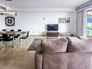 Large Seafront 3-Bedroom Apartment in Sliema with Stunning Views and Parking SV 5 - 1