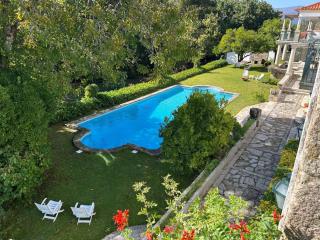 Tower Junior Queen Suite at Casa dos Macieis, Camino Santiago direct access & Optional Agritourism - 4