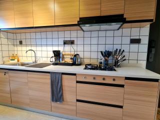 Cozy Top-Floor Apartment with Balcony & City Views near United Nations - 6