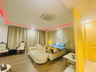 Luxurious One-Bedroom Gold Crest Apartment with Stunning Balcony Retreat DHA Lahore - 1