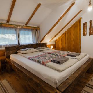 Casa de sub Sipote - 2