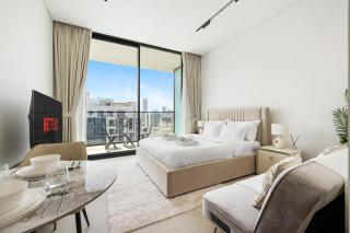 Chic Studio with Balcony, Gym & Pools in JVC - 7