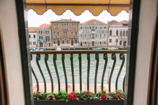 AMETISTA Balcony on the Canal - by Sleep in MURANO - 8