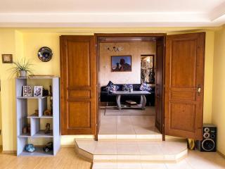 Villa Madera - Spacious House with Swimming Pool, Sauna and Pool Table - 1