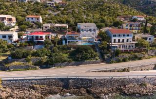 Apartman Arnia pool&beachfront by Villas Guide - 1