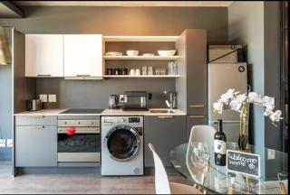 Trendy Woodstock Apartment with Pool & Gym Access - 1