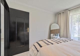 Pristine Modern Cottage with Tennis & Laundry - 7