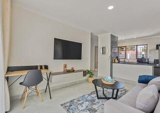 Pristine Modern Cottage with Tennis & Laundry - 7