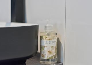 Pristine Modern Cottage with Tennis & Laundry - 2