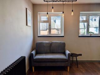 Charming Flat With Free Parking in Prime Location - 8