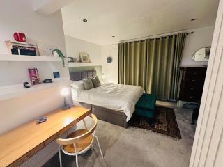 Peaceful, close to centre, Home - 3