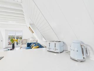 Harbour Haven Steps from Torquay Port - 1