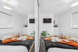 GroveHaus Modern & Spacious 4BR House By AltoLuxo Short Lets & Serviced Accommodation With Free WiFi & Parking - 7