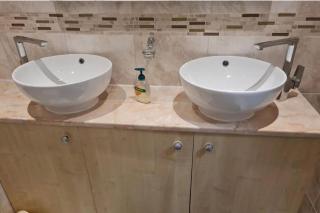 4 Bed House Sleeps 8 - Pet Friendly with Garden - 5