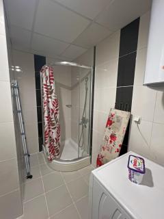 Comfy and Spacious Apartment in a Quiet City Area - 4