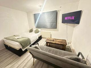 Spacious Double Room By Town Centre - 0