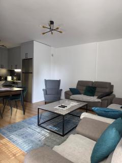 N'Lakrishtë Apartment -Main Square - 4