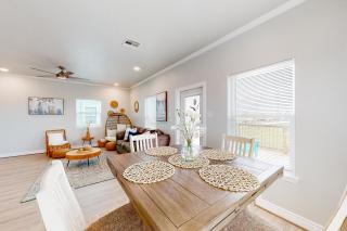 Luxury Steps to Beach Dog Friendly New Reno - 4