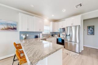 Luxury Steps to Beach Dog Friendly New Reno - Surfside - 2