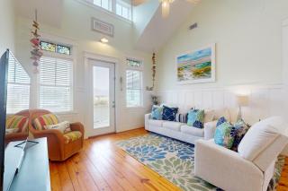 Retreat Steps to Beach Large Deck Family Fun - 7