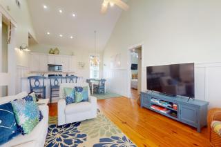 Retreat Steps to Beach Large Deck Family Fun - 4