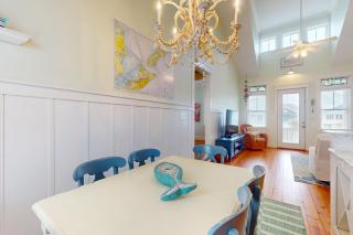 Retreat Steps to Beach Large Deck Family Fun - 2