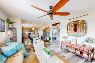 Crystal Beach 3BR Comfortable Home w/ Patio, Short Drive to Beach - 3