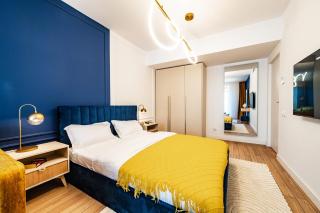 Skylight Studio Retreat - with Balcony - 5