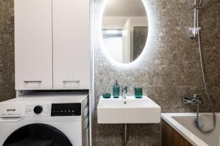 Urban Green Haven - 1BR Apartment with Balcony - 1