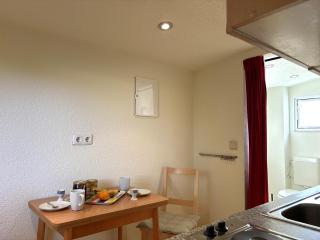 kleiner Holzbungalow Grundmann mit Naturgarten - 1