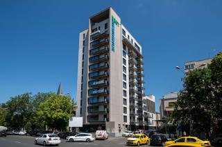 Spacious 2BR Apartment - with Balcony and View - 4