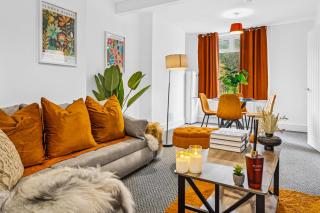 Clover House Stunning Cosy Cottage 3BR By AltoLuxo Short Lets & Serviced Accommodation With Free WiFi & Parking - 8