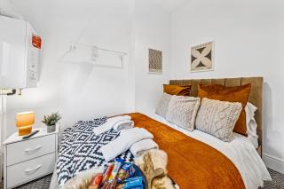 Clover House Stunning Cosy Cottage 3BR By AltoLuxo Short Lets & Serviced Accommodation With Free WiFi & Parking - 7