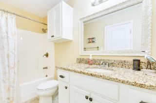 Retreat Steps to Beach Group Ready Sleeps 8 - 2