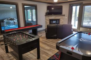 Beartopia - Private Indoor Pool, Mountain Views, Game Room + Luxury Accommodations - 9