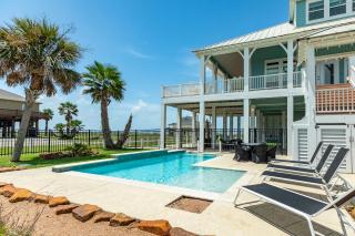 Exclusive Pool Gulf Views Modern Cargo Lift - 9
