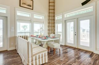 Exclusive Pool Gulf Views Modern Cargo Lift - 3