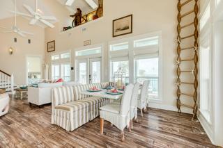 Exclusive Pool Gulf Views Modern Cargo Lift - 2