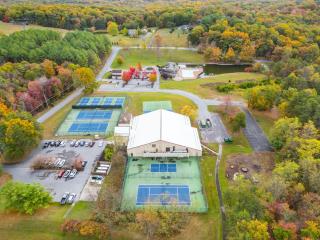 Resort Amenities Fire Pit Deck Grill & More - 7