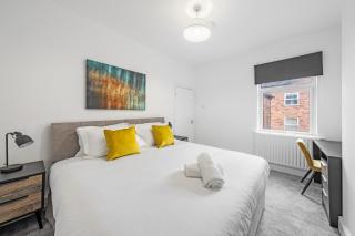 Spacious 4 Bed House sleeps 7 in Hoole - 7