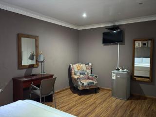 23 on Camden Road Guesthouse - 5