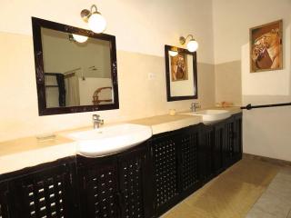 Villa con piscina e baobab - 3