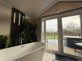 The Spinney Luxury Glamping - Church Stoke - 4