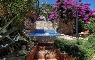 Beautiful Home In Sutivan - 1